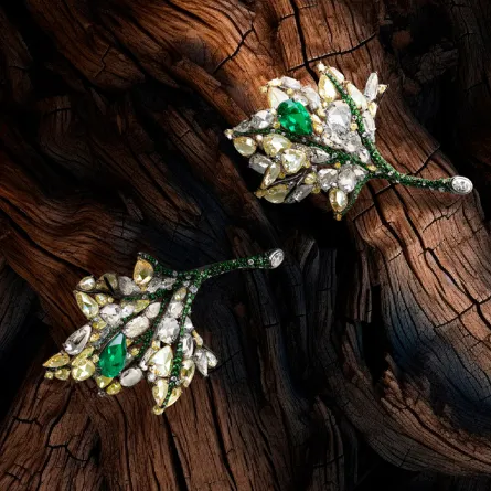 أقراط Maple من مجموعة White Label Four Seasons لعلامة CINDY CHAO- الصورة من مكتب العلاقات العامة للدار