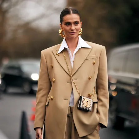 إطلالة من شوارع باريس - الصورة من Launchmetrics/Spotlight ©