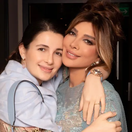 أصالة وابتها شام الذهبي - الصورة من حساب شام على فيس بوك