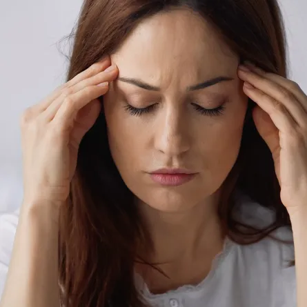 صورة لحامل تشعر بالقلق والتوتر