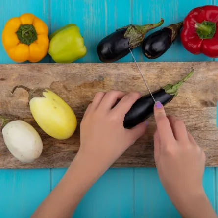 الباذنجان النيئ مليئ بمضادات الأكسدة - المصدر freepik