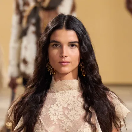 أفضل الخلطات الطبيعية لتطويل الشعر