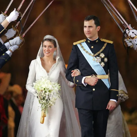 زفاف ملك إسبانيا فيليبي  Spanish Crown Felipe of Bourbon  وزوجته الملكة ليتيزيا Letizia Ortiz  - (مصدر الصورة  Odd ANDERSEN / POOL / AFP)