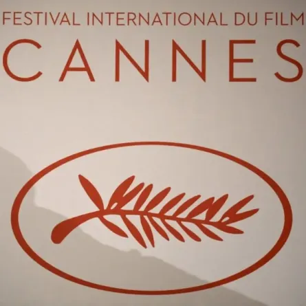 شعار مهرجان كان السينمائي الدولي (The logo of the International Cannes Film Festival). مصدر الصورة: Lionel BONAVENTURE / AFP
