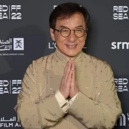 جاكي شان (Jackie Chan). مصدر الصورة: AMMAR ABD RABBO / Red Sea Film Festival / AFP