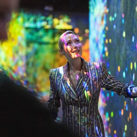 "تيم لاب فينومينا أبوظبي" يفتتح أبوابه رسمياً في السعديات