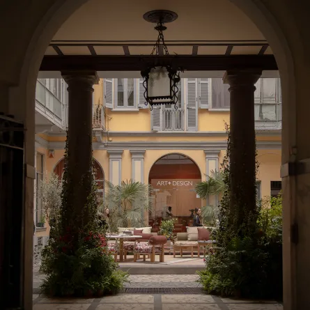 تجهيز جوانا حمدان، بعنوان "البستان"، في إطار أسبوع ميلانو للتصميم 2025