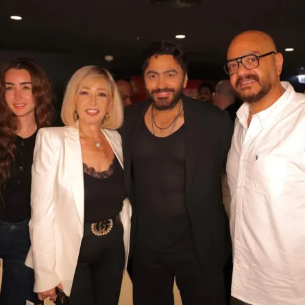 تامر حسني يحتفل بالنسخة الأخيرة لفيلم ريستارت الصورة من صفحة شقيقه حسام على انستغرام