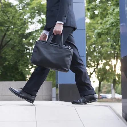 ما هي الرسائل الصامتة التي يرسلها حذاؤك بالعمل؟ 