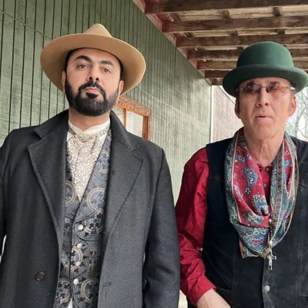 محمد كريم ونيكولاس كيدج الصورة من المركز الإعلامي لفيلم Gunslingers