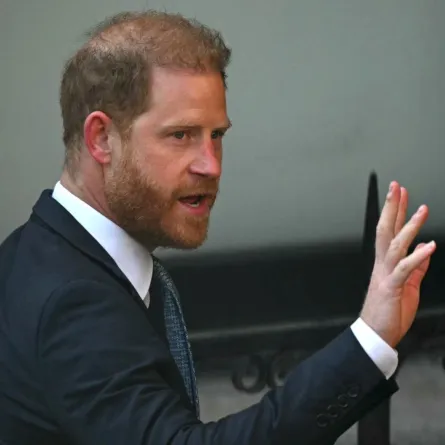 الأمير هاري دوق ساسكس أثناء مغادرته المحكمة الملكية العليا في بريطانيا، في وسط لندن (Prince Harry Duke of Sussex as he departs the the Royal Courts of Justice, Britain's High Court, in central London). مصدر الصورة: HENRY NICHOLLS / AFP
