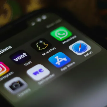 تفسير حلم رسائل الواتس من شخص أعرفه