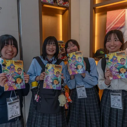 قصص مانجا العربية باللغة اليابانية في الجناح السعودي في إكسبو أوساكا 