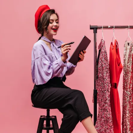 تنسيق الأزياء بذكاء- الصورة من موقع Freepik