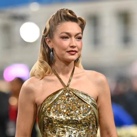 جيجي حديد في حفل ميت غالا 2025 ( Gigi Hadid at the Met Gala 2025 ). مصدر الصورة: ANGELA WEISS / AFP