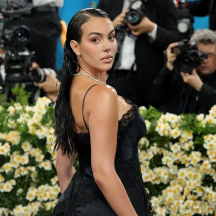 جورجينا رودريغيز في حفل Met Gala لعام 2025 في متحف متروبوليتان للفنون في مدينة نيويورك (Georgina Rodríguez at the 2025 Met Gala at Metropolitan Museum of Art in New York City). مصدر الصورة: Savion Washington/Getty Images/AFP