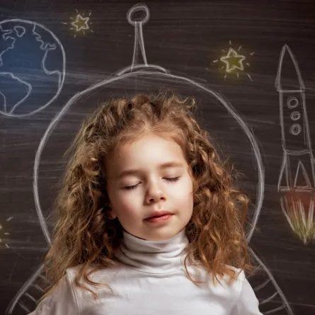 صورة فتاة تحلم بالفضاء 