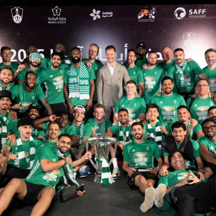 فريق الأهلي على مسرح عبادي الجوهر أرينا- الصورة من المركز الاعلامي لشركة بنش مارك