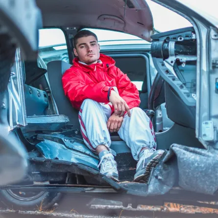 تفسير حلم حادث سيارة والنجاة منه للرجل 