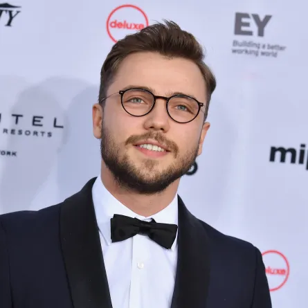 تولغا ساريتاش في حفل توزيع جوائز إيمي 2018 (Tolga Saritas at the 2018 Emmy Awards ). مصدر الصورة: Angela Weiss / AFP