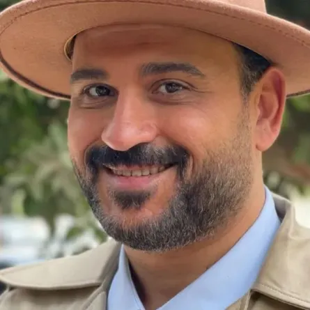 أكرم حسني- الصورة من حسابه الرسمي على إنستغرام