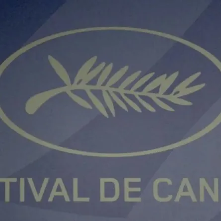 شعار مهرجان كان السينمائي (logo of the Cannes Film Festival). مصدر الصورة: STEPHANE DE SAKUTIN / AFP