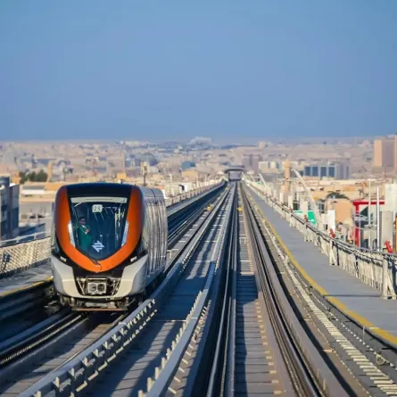 بدء مرحلة التشغيل الرسمي لمحطات الملز وجامع الراجحي وخشم العان ضمن المسار البرتقالي لمشروع قطار الرياض - الصورة من واس