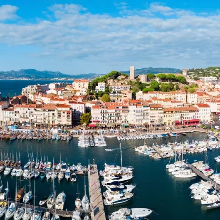 إطلالة على ميناء كان