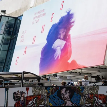 ملصق الدورة 78 لمهرجان كان السينمائي في كان، جنوب فرنسا (poster of the 78th edition of the Cannes Film Festival in Cannes, southern France). مصدر الصورة: SAMEER AL-DOUMY / AFP