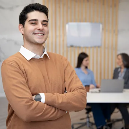 نجاح الشباب في حياتهم المهنية يعتمد على الاستثمار في تطوير الذات - المصدر freepik