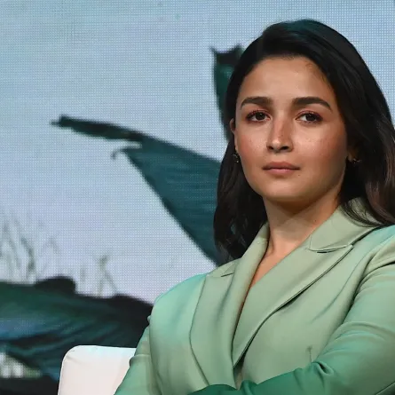 عليا بهات في مومباي (Alia Bhatt in Mumbai). مصدر الصورة: Sujit JAISWAL / AFP