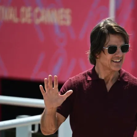 توم كروز في قصر المهرجانات بمدينة كان الفرنسية - Tom Cruise at the 78th edition of the Cannes Film Festival in Cannes (Photo by Miguel MEDINA / AFP)