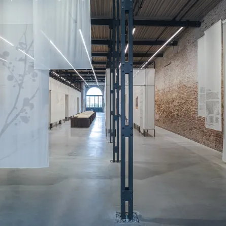 بإذن من هيئة فنون العمارة والتصميم، الجهة المفوضة للجناح السعودي في بينالي البندقية