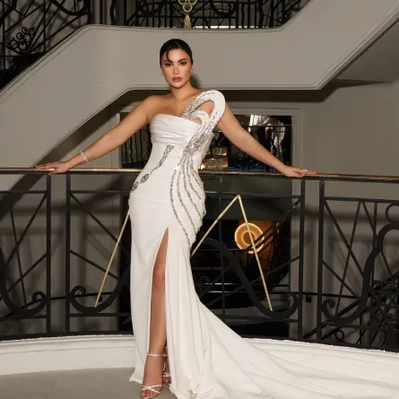 هدى الإتربي بإطلالة أنيقة في مهرجان كان السينمائي - الصورة من مكتبها الصحفي