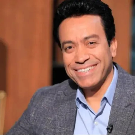 سامح حسين يكشف تفاصيل لقائه الأول بزوجته