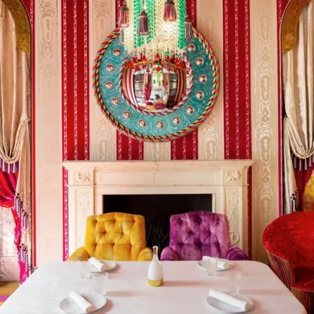 الألوان الزاهية تزين سكيتش, ذا ليكتشر روم إند لايبريري (الصورة من صفحة lrl.sketchlondon الرسمية على انستغرام)   