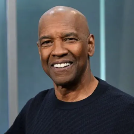 دينزل واشنطن في استوديوهات SiriusXM في مدينة نيويورك (Denzel Washington at SiriusXM Studios in New York City). مصدر الصورة: Noam Galai/Getty Images for SiriusXM/AFP