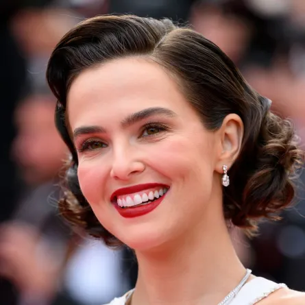 موضة ألوان أحمر الشفاه من نجمات كان 2025