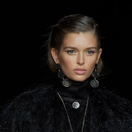 أساسيات مكياج الوجه وأسمائها  بالصور