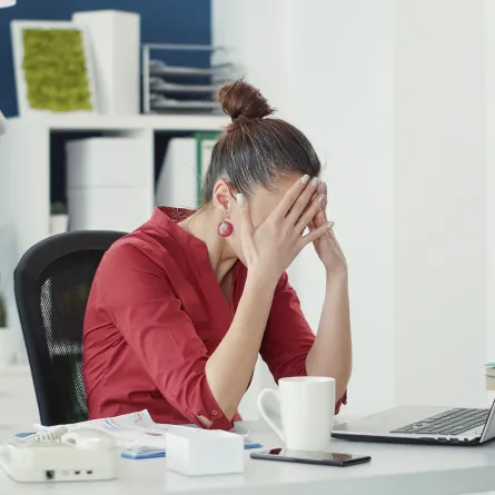 كيف تتحول القوة في العمل إلى صمت طويل؟