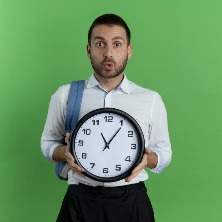 حين تنتهي ساعات العمل وتبدأ ساعات الضغط الصامت من المدير