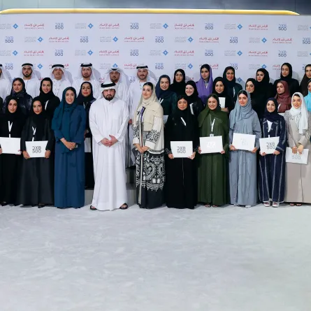 حضور الشيخ أحمد بن محمد تخريج الدفعة الأولى من برنامج "صناع المحتوى الاقتصادي- الصورة من حساب نادي دبي للصحافة على إكس