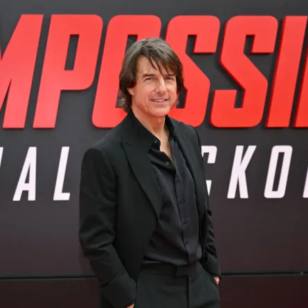 توم كروز في مركز لينكولن فاونتن بلازا في نيويورك (Tom Cruise at the Lincoln Center Fountain Plaza in New York). مصدر الصورة: ANGELA WEISS / AFP