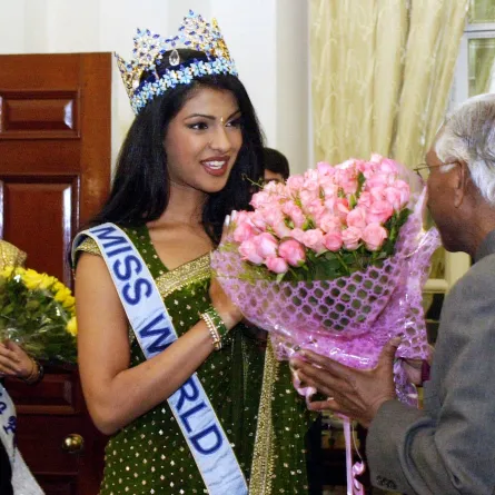بريانكا شوبرا ملكة جمال العالم لعام 2000 ( Priyanka Chopra Miss World 2000 ). مصدر الصورة: RAVI RAVEENDRAN / AFP