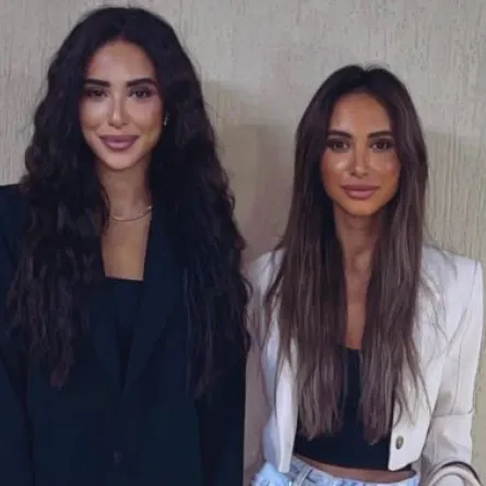 آية سماحة وشقيقتها - الصورة من حساب منة على انستقرام