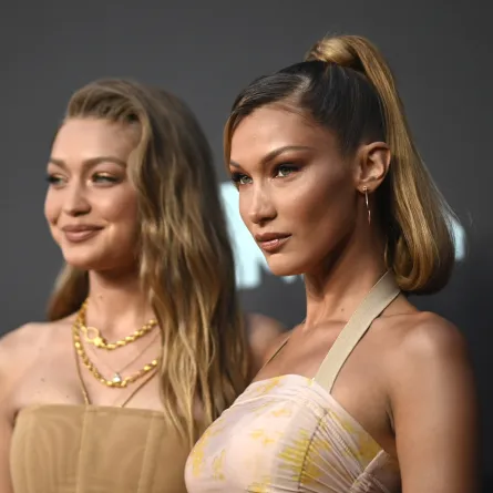 بيلا وجيجي حديد Bella And Gigi Hadid– مصدر الصورة Johannes EISELE / AFP