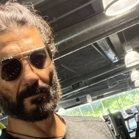 خالد النبوي يحتفل بخطوبه نجله في حفل بسيط بحضور الأصدقاء