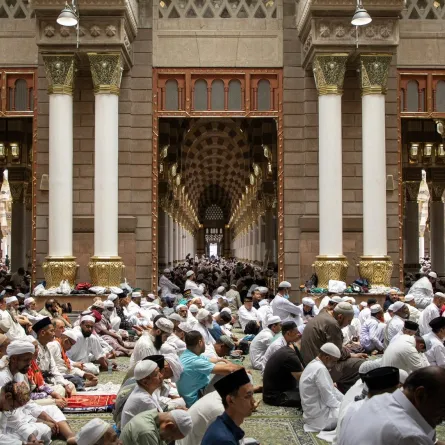 تدشين تطبيق المساعد الذكي في موسم حج 1446 - الصورة من حساب الهيئة العامة للعناية بشؤون الحرمين بالمسجد النبوي على منصة إكس