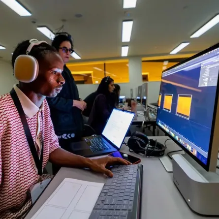 برنامج فني تفاعلي لشهر مايو بتوقيع مركز الدرعية لفنون المستقبل - الصورة من واس