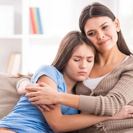 لماذا مزاج ابنتي / ابني المراهق سيء؟ وكيف أساعده؟